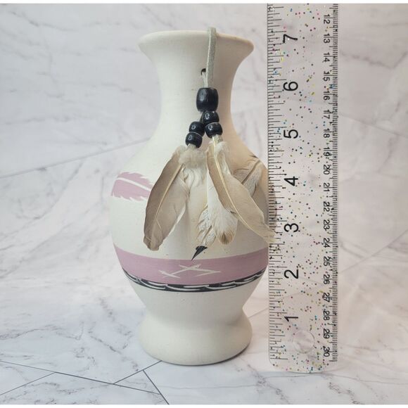 Vintage Native American pottery vase signed pink feather Little Violet 38 - Picture 7 of 8